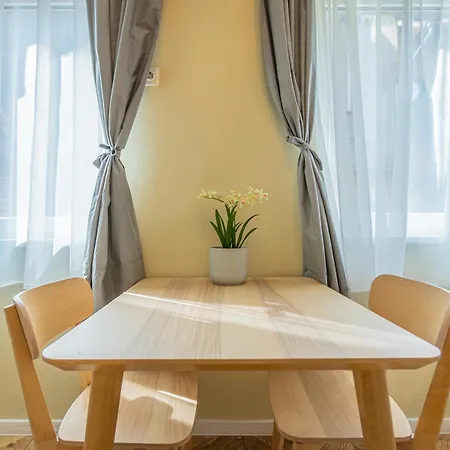 Elizabeth Boulevard Peace * Budapešť